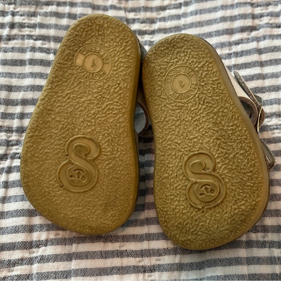 Sun-San Sea-Wee sandals, white, size 1. Good condition with some minor wear. - Picture 2 of 4